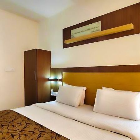 Continental Park Hotell Vijayawāda Exteriör bild