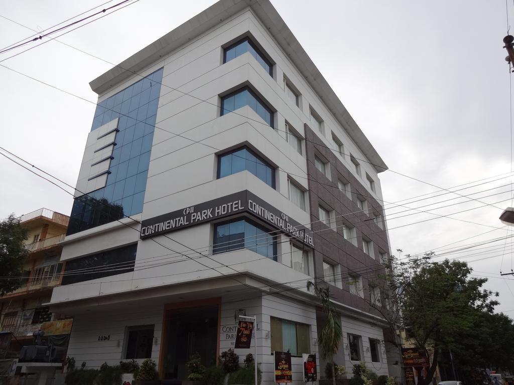 Continental Park Hotell Vijayawāda Exteriör bild