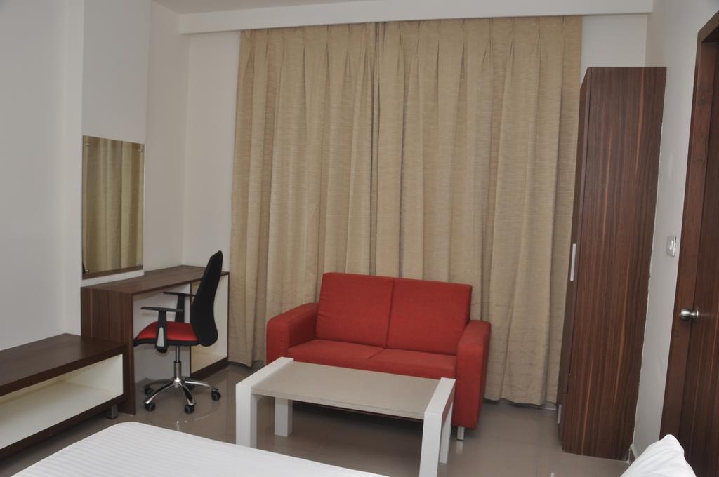 Continental Park Hotell Vijayawāda Exteriör bild
