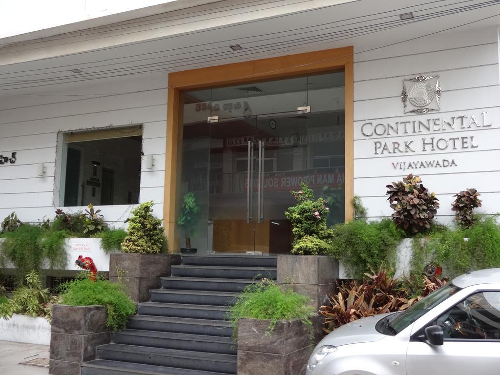 Continental Park Hotell Vijayawāda Exteriör bild