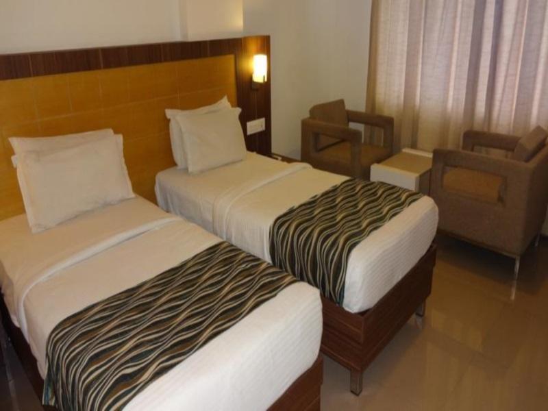 Continental Park Hotell Vijayawāda Exteriör bild