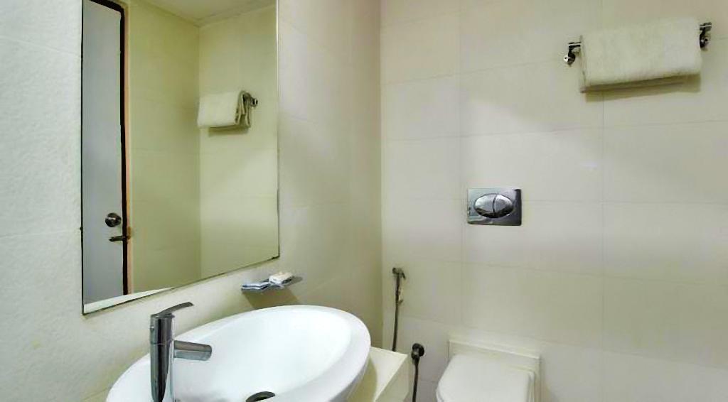 Continental Park Hotell Vijayawāda Exteriör bild