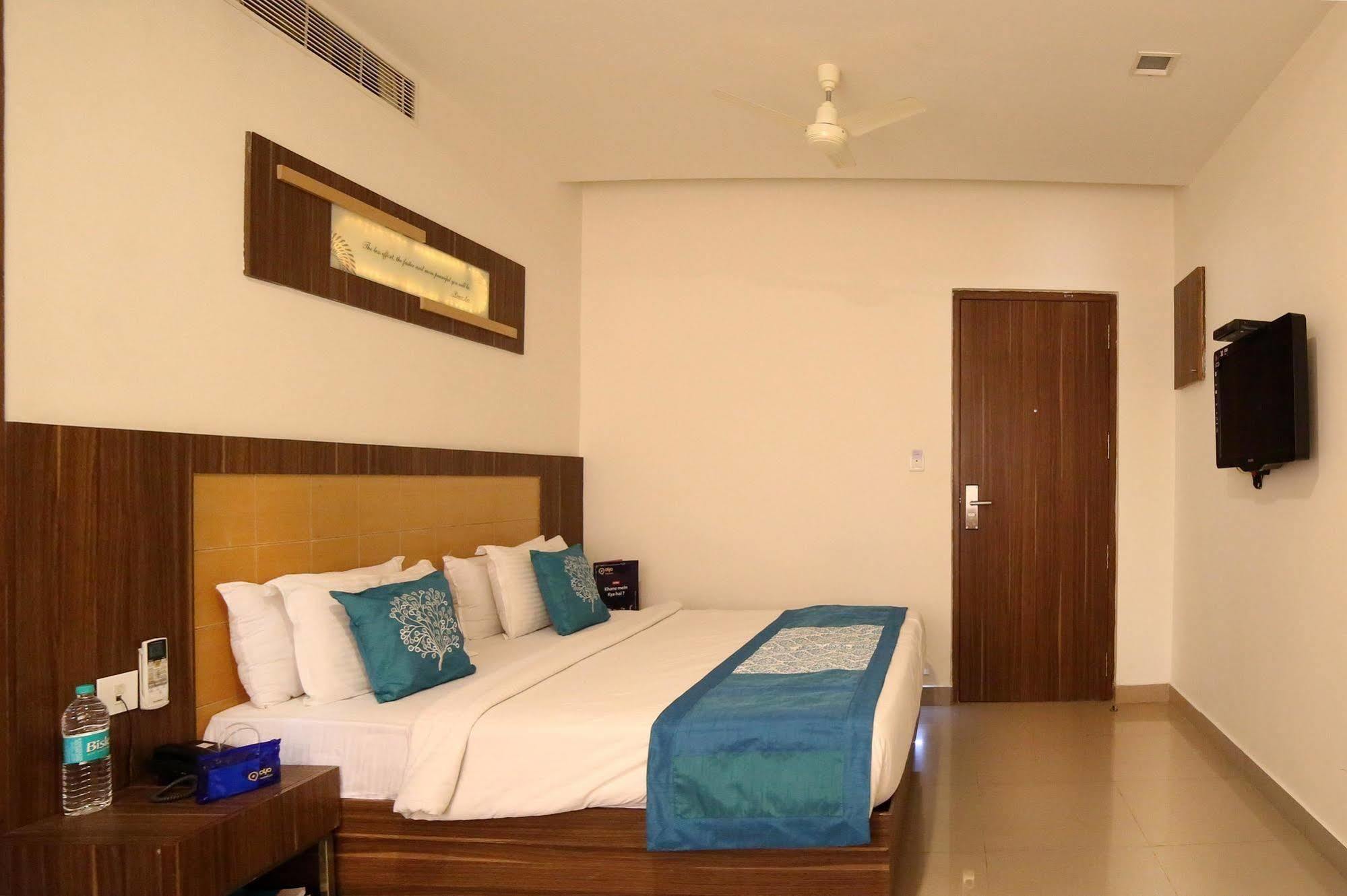 Continental Park Hotell Vijayawāda Exteriör bild
