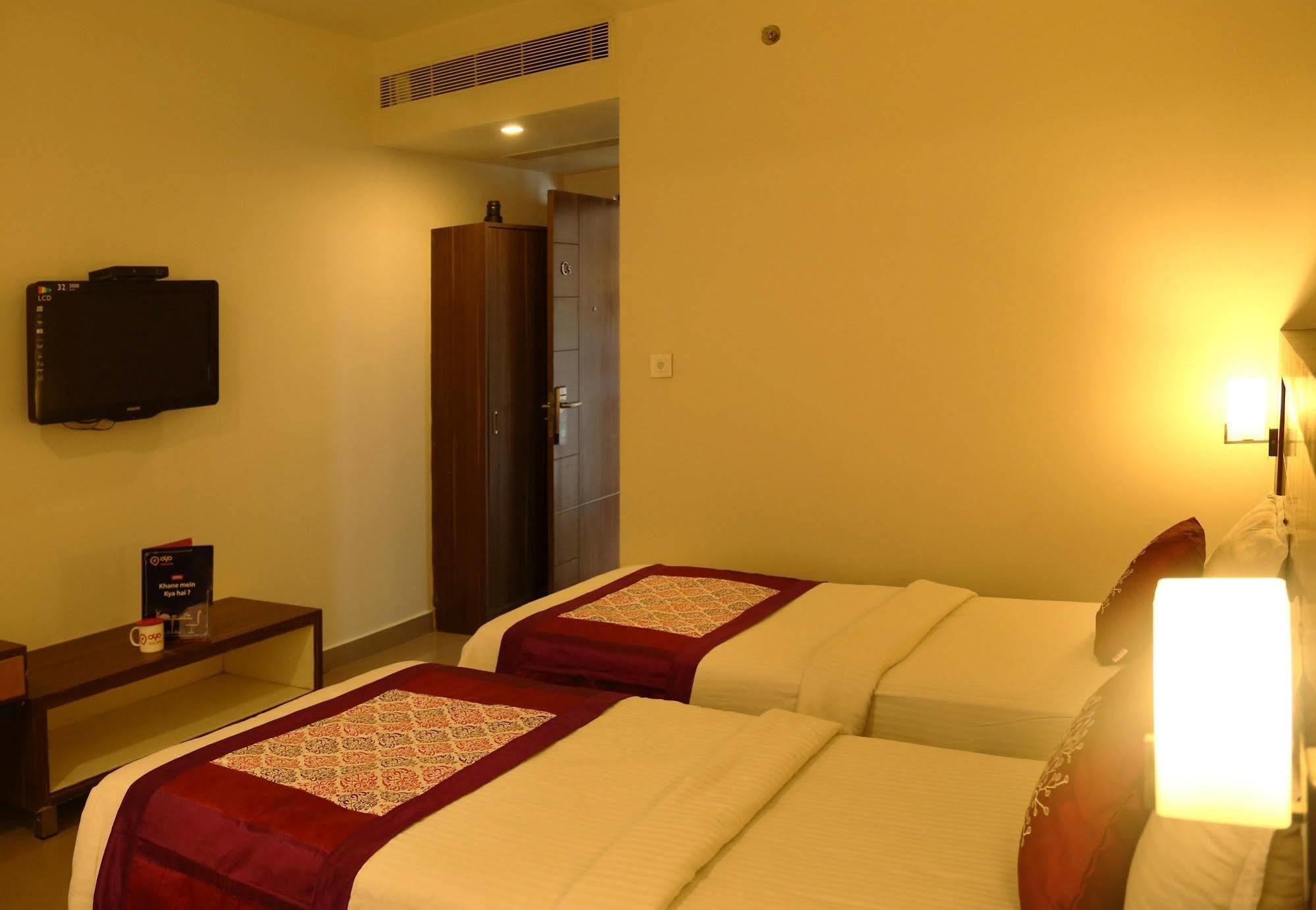 Continental Park Hotell Vijayawāda Exteriör bild