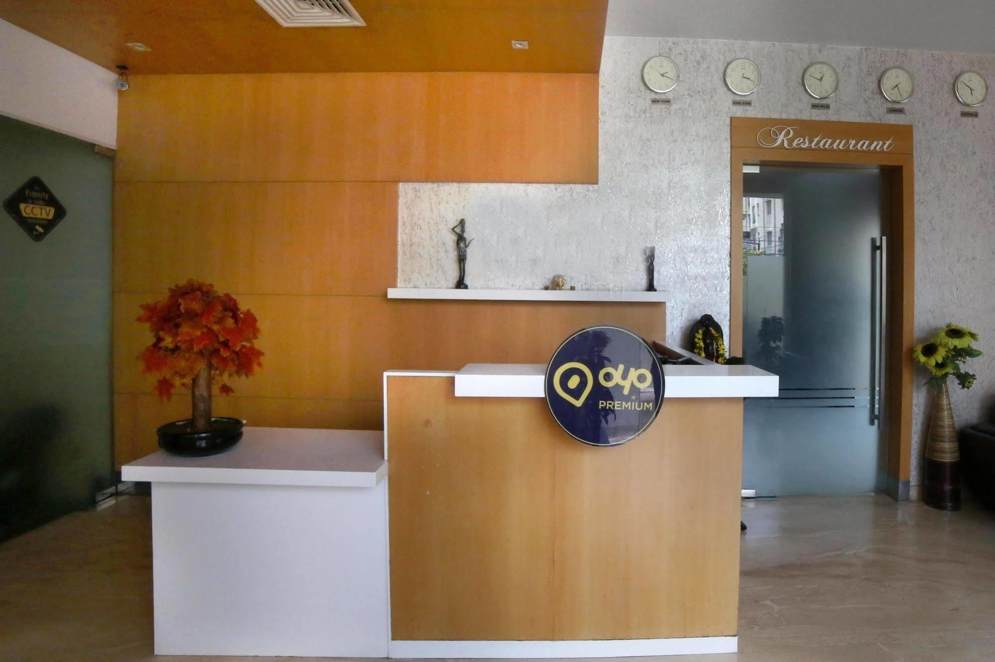 Continental Park Hotell Vijayawāda Exteriör bild