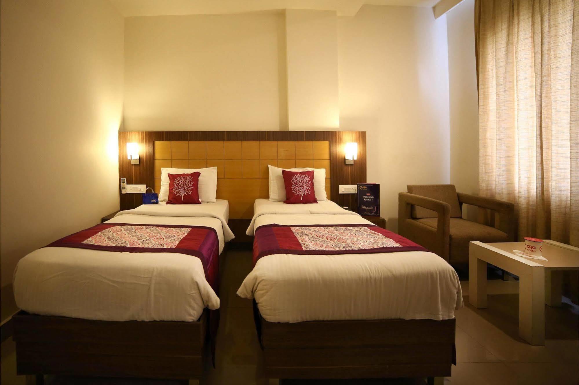 Continental Park Hotell Vijayawāda Exteriör bild