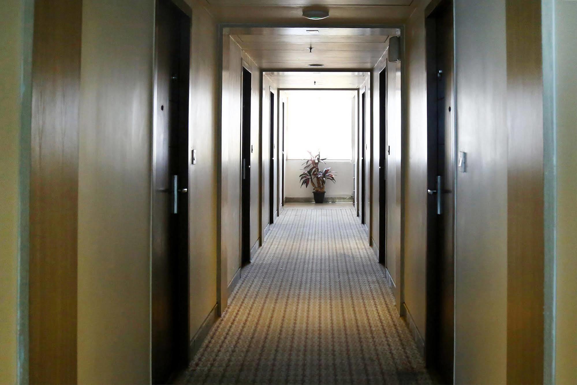Continental Park Hotell Vijayawāda Exteriör bild
